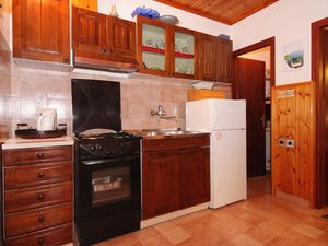 23930606-Ferienwohnung-5-Prigradica-300x225-3