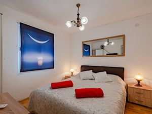 23925860-Ferienwohnung-5-Prigradica-300x225-5