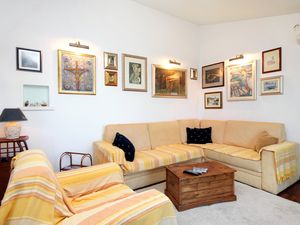 23926117-Ferienwohnung-5-Prigradica-300x225-2