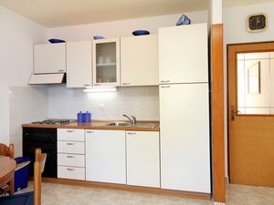 23926115-Ferienwohnung-3-Prigradica-300x225-3