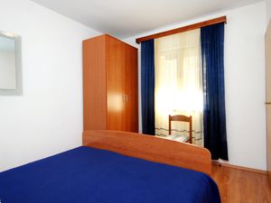 23926115-Ferienwohnung-3-Prigradica-300x225-5