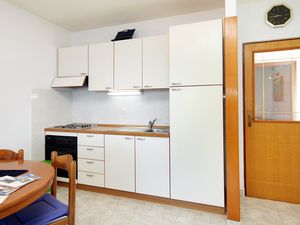 23926116-Ferienwohnung-3-Prigradica-300x225-3