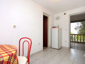 23930608-Ferienwohnung-2-Prigradica-300x225-2