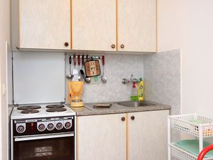 23930608-Ferienwohnung-2-Prigradica-300x225-3