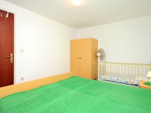 23930608-Ferienwohnung-2-Prigradica-300x225-5