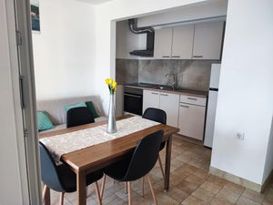 18698919-Ferienwohnung-4-Prigradica-300x225-2