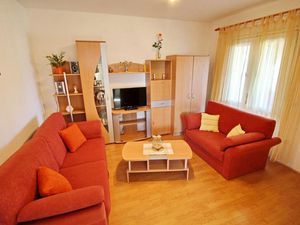 24057977-Ferienwohnung-4-Prigradica-300x225-2