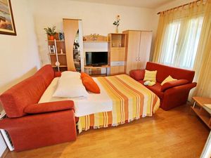 24057977-Ferienwohnung-4-Prigradica-300x225-3