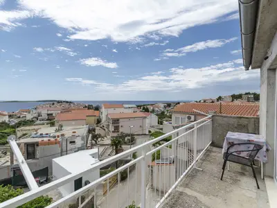 Ferienwohnung für 8 Personen (75 m²) in Primošten 1/10