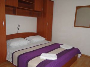 23779551-Ferienwohnung-4-Primošten-300x225-5