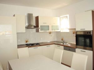 23779553-Ferienwohnung-5-Primošten-300x225-4