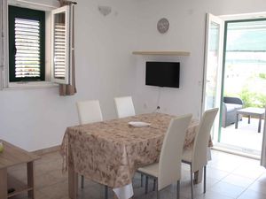 23779564-Ferienwohnung-5-Primošten-300x225-0