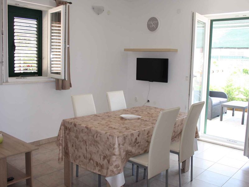 23779564-Ferienwohnung-5-Primošten-800x600-0