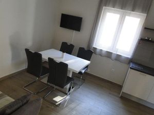 23330673-Ferienwohnung-4-Primošten-300x225-4