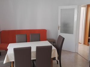 23330717-Ferienwohnung-8-Primošten-300x225-2