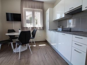 23330759-Ferienwohnung-2-Primošten-300x225-5