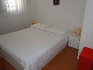 23822205-Ferienwohnung-4-Primošten-300x225-5