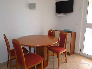 23890262-Ferienwohnung-4-Primošten-300x225-4