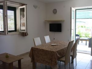 23330851-Ferienwohnung-6-Primošten-300x225-2