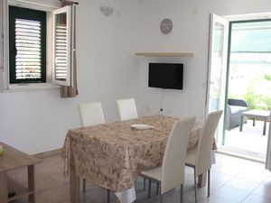 23330851-Ferienwohnung-6-Primošten-300x225-3