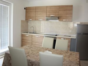 23330851-Ferienwohnung-6-Primošten-300x225-4