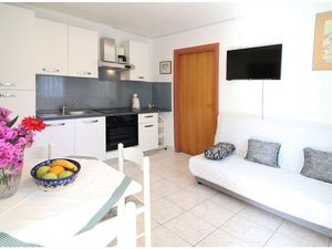 23330852-Ferienwohnung-3-Primošten-300x225-1