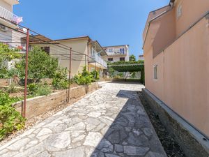 23943860-Ferienwohnung-4-Primošten-300x225-1