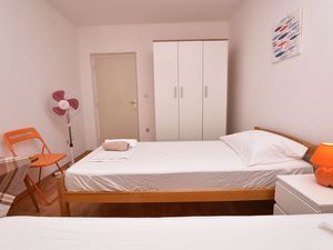 23943862-Ferienwohnung-8-Primošten-300x225-2