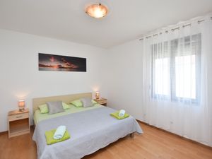 23943204-Ferienwohnung-4-Primošten-300x225-2