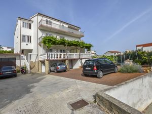 23943255-Ferienwohnung-5-Primošten-300x225-4