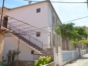 23943278-Ferienwohnung-4-Primošten-300x225-5