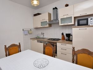 23943309-Ferienwohnung-6-Primošten-300x225-4