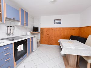 23943806-Ferienwohnung-2-Primošten-300x225-3