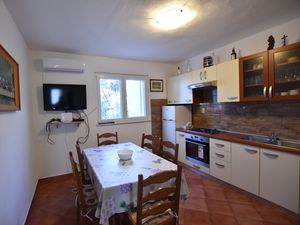 23943243-Ferienwohnung-8-Primošten-300x225-5