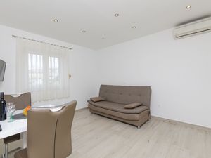 23943295-Ferienwohnung-2-Primošten-300x225-4