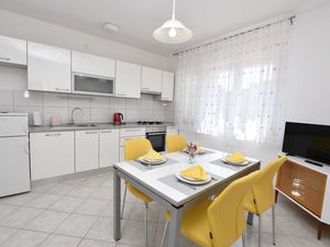 23943808-Ferienwohnung-4-Primošten-300x225-3