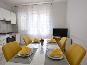 23943808-Ferienwohnung-4-Primošten-300x225-5