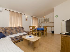 23943830-Ferienwohnung-8-Primošten-300x225-4