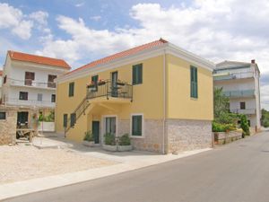 23943850-Ferienwohnung-2-Primošten-300x225-1