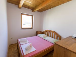 23943421-Ferienwohnung-4-Primošten-300x225-3