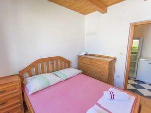 23943421-Ferienwohnung-4-Primošten-300x225-5