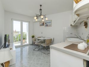 23943969-Ferienwohnung-2-Primošten-300x225-5