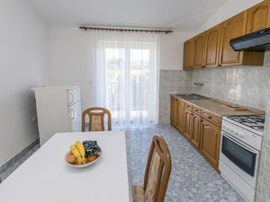 23943447-Ferienwohnung-4-Primošten-300x225-4