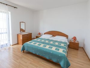 23943461-Ferienwohnung-4-Primošten-300x225-4