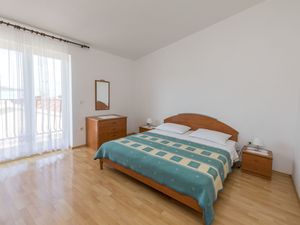 23943462-Ferienwohnung-4-Primošten-300x225-2