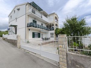 23944491-Ferienwohnung-4-Primošten-300x225-0