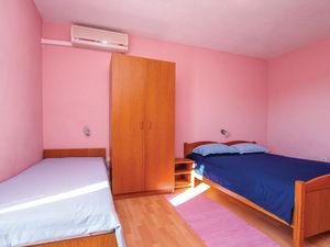 23732998-Ferienwohnung-3-Primošten-300x225-5