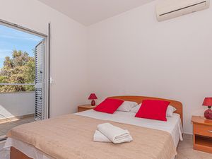 23756889-Ferienwohnung-4-Primošten-300x225-3