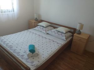 22074837-Ferienwohnung-3-Primošten-300x225-3