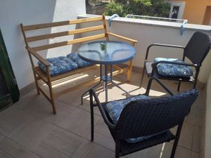 22075353-Ferienwohnung-3-Primošten-300x225-0